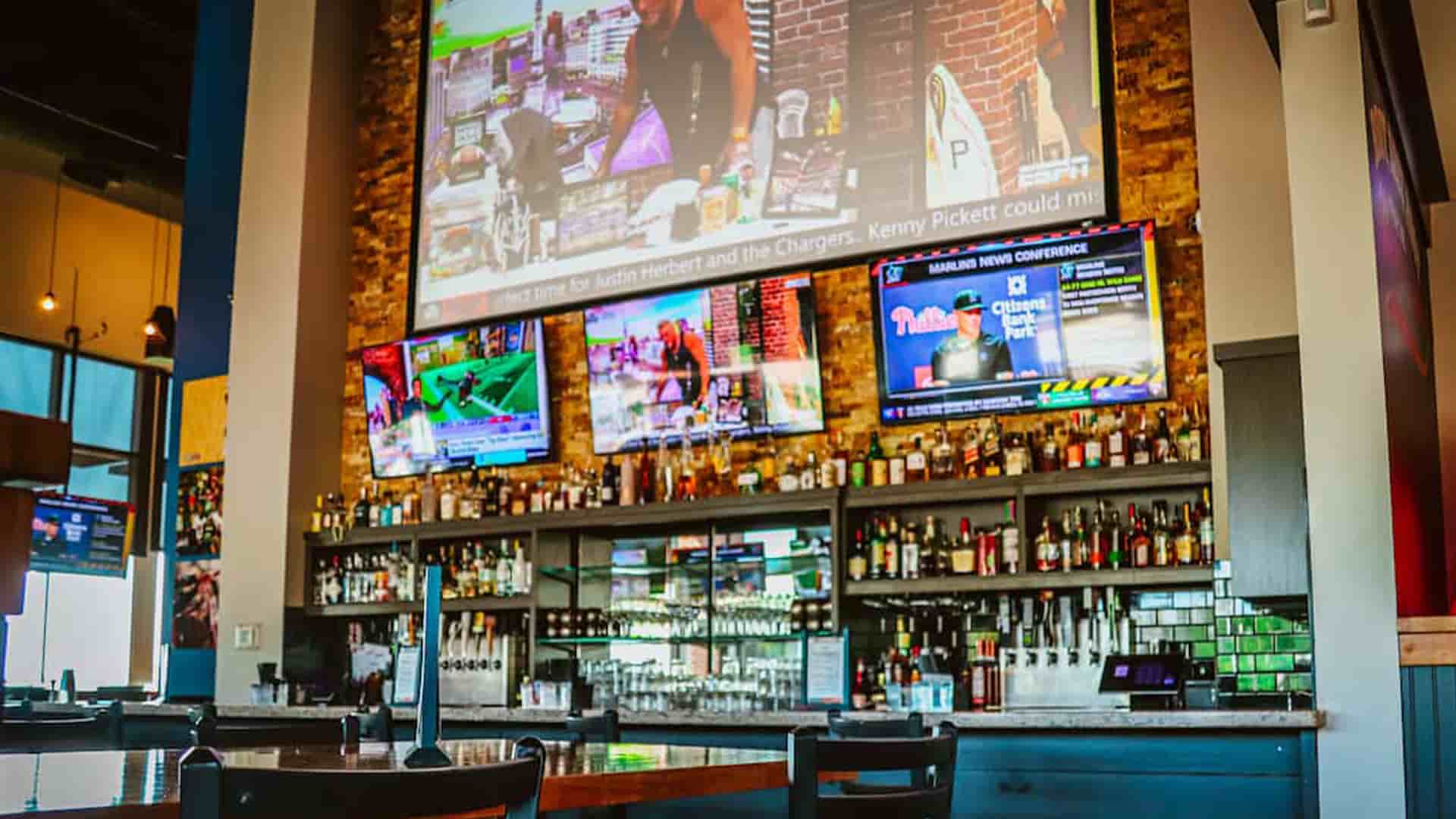 La Vista Dining Area and Bar interior